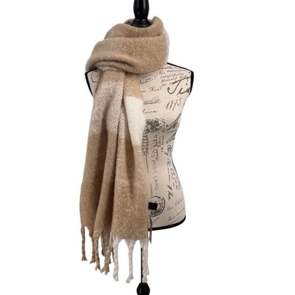 Steve Madden Accessories - Steve‎ Madden Tassel Scarf Cream/Tan One Size NWT